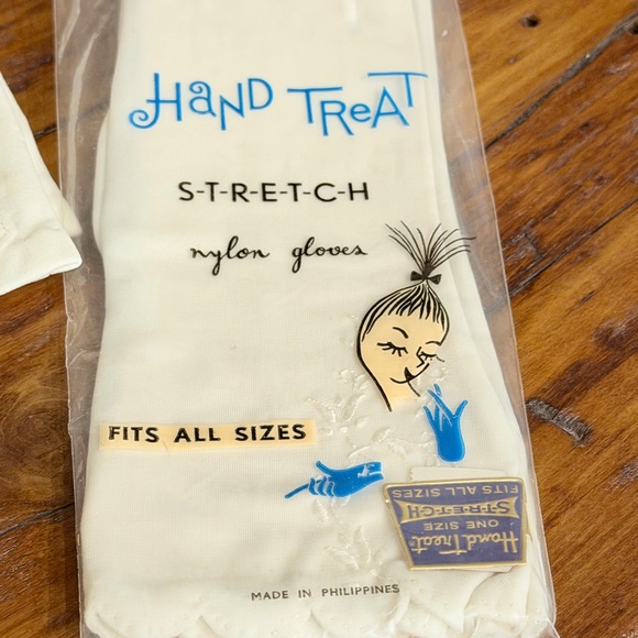 Vintage White Gloves In Original Bag (set of 2) - Picture 2 of 6